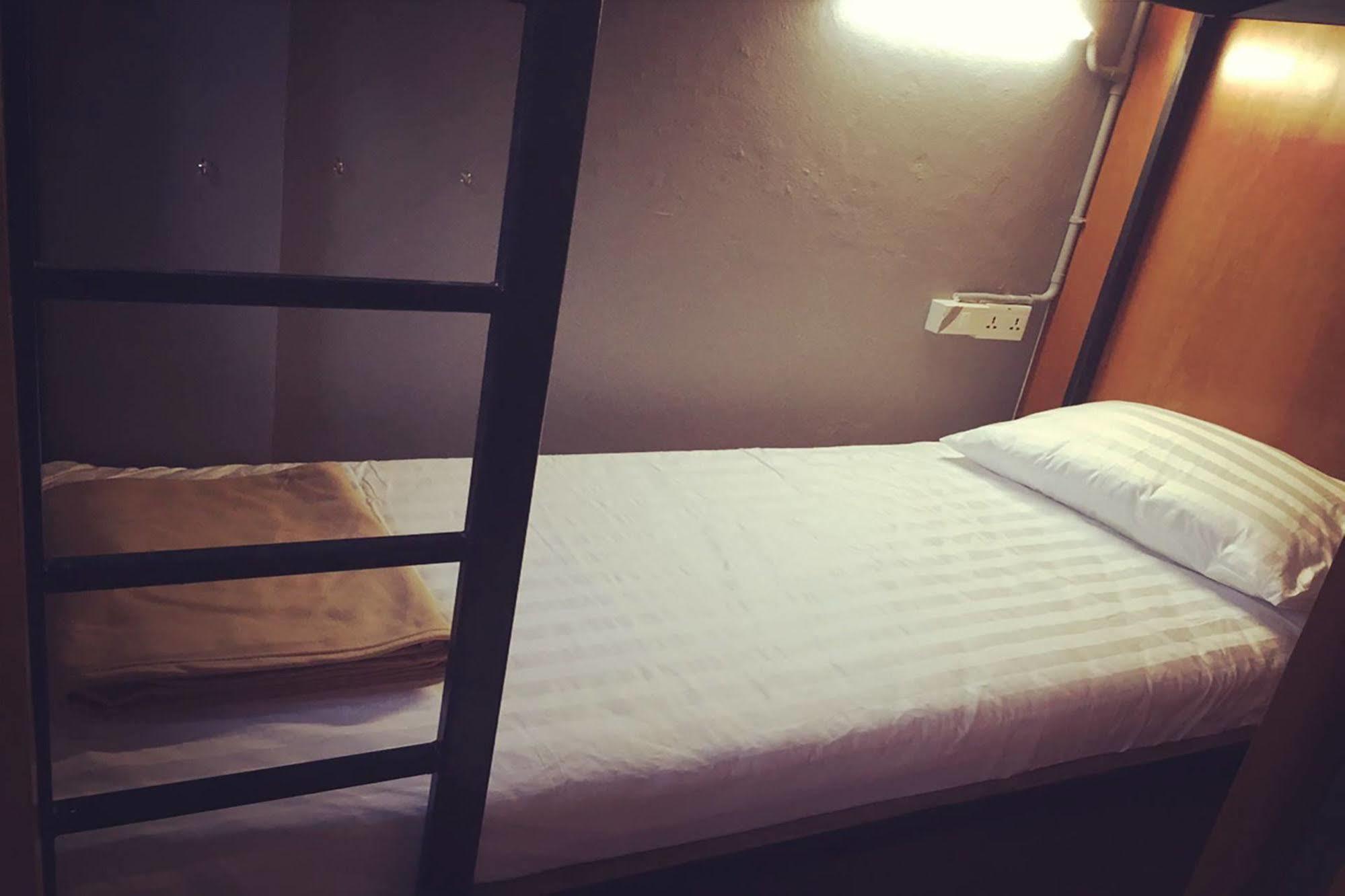2230 Hostel Chiang Mai Exterior photo